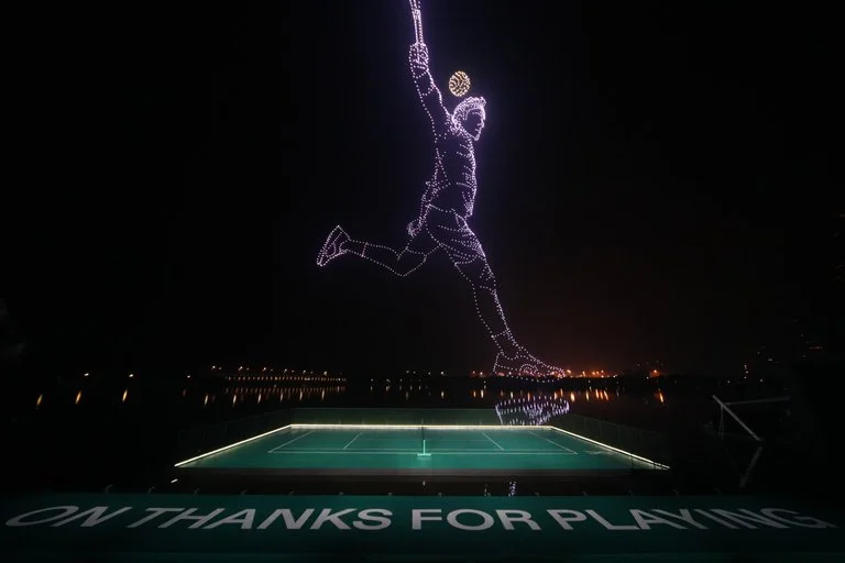 On and Roger Federer stage floating tennis court and drone show in Shenzhen On and Roger Federer stage floating tennis court and drone show in Shenzhen